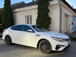 2019 Kia Optima IV Рестайлинг, белый, 600000 рублей, вид 4