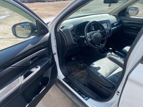2015 Mitsubishi Outlander III Рестайлинг, белый, 1320000 рублей, вид 5
