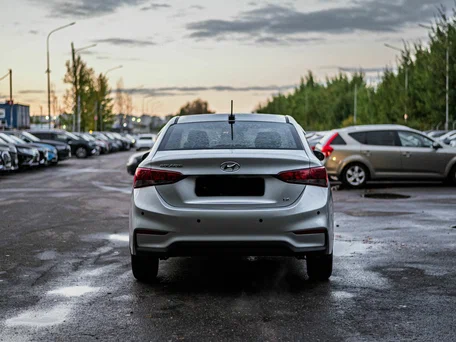 2017 Hyundai Solaris II, серебристый, 1065000 рублей, вид 4