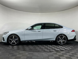 2024 BMW 5 серии 530i xDrive VIII (G60/G61/G68), серый, 7999900 рублей, вид 5