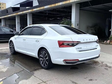 2022 Skoda Superb III Рестайлинг, белый, 2170000 рублей, вид 4