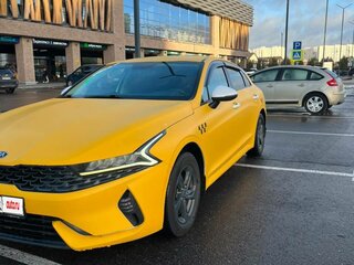 2021 Kia K5 III, жёлтый, 1730000 рублей, вид 2