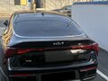 2023 Kia K5 III Рестайлинг, чёрный, 2815000 рублей - вид 3