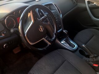 2013 Opel Astra J Рестайлинг, серебристый, 850000 рублей, вид 3