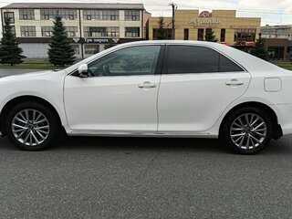2013 Toyota Camry VII (XV50), белый, 1450000 рублей, вид 4