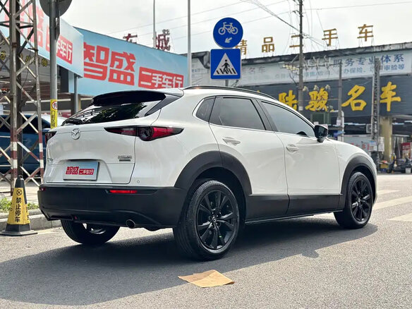 2023 Mazda CX-30 I, белый - вид 3