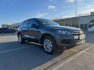 2011 Volkswagen Touareg II, серый, 1499999 рублей, вид 2