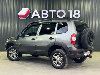 2017 Chevrolet Niva I Рестайлинг, серый, 759000 рублей, вид 3