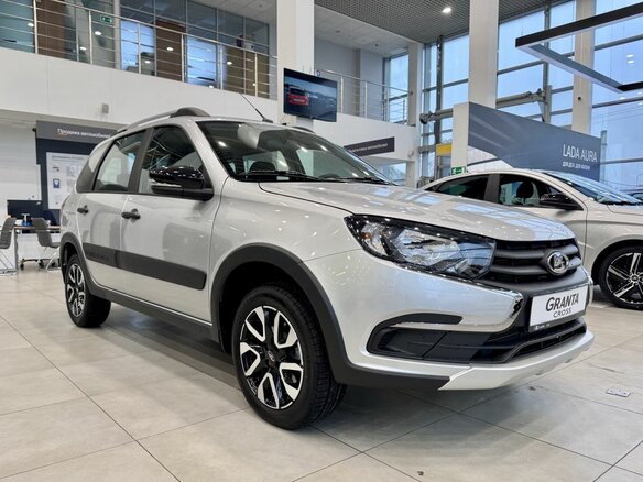 2026 Lada (ВАЗ) Granta Cross I Рестайлинг, серебристый, 1233540 рублей - вид 2