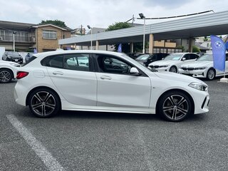 2021 BMW 1 серии 118i III (F40), белый, 1400300 рублей, вид 4