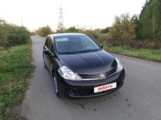 2013 Nissan Tiida I Рестайлинг, коричневый, 895000 рублей, вид 2