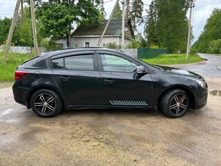 2013 Chevrolet Cruze I Рестайлинг, чёрный, 700000 рублей, вид 4