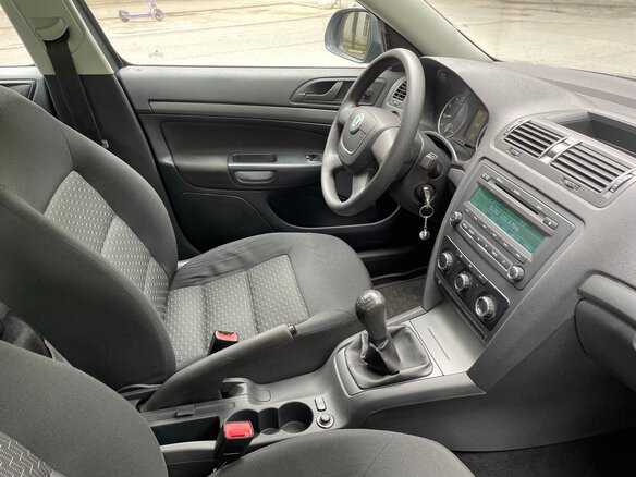 2011 Skoda Octavia II (A5) Рестайлинг, серый, 575000 рублей - вид 12