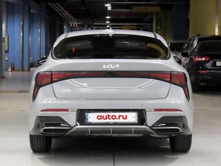 2023 Kia K5 III Рестайлинг, серый, 2530000 рублей, вид 3