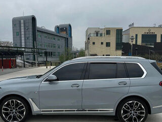 2026 BMW X7 40d I (G07) Рестайлинг, серый, 15050000 рублей, вид 5
