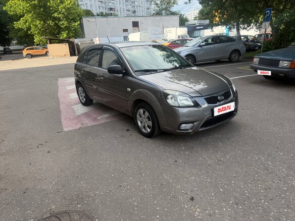 2011 Kia Rio II Рестайлинг, серебристый, 430000 рублей - вид 2
