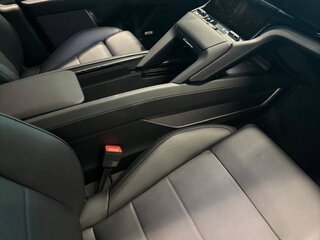 2026 Porsche Cayenne Electric IV, чёрный, 22990000 рублей, вид 4
