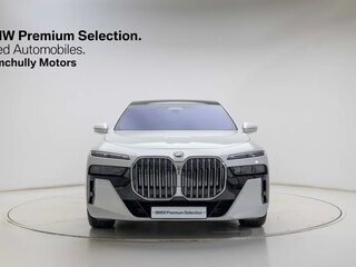 2026 BMW 7 серии 740 xDrive VII (G70) Рестайлинг, белый, 15175000 рублей, вид 3
