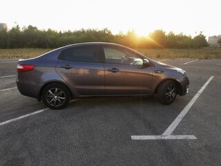 2014 Kia Rio 6-speed III, серый, 1120000 рублей, вид 4
