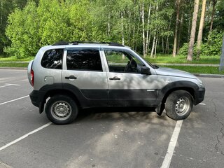 2013 Chevrolet Niva I Рестайлинг, серебристый, 450000 рублей, вид 5