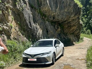 2019 Toyota Camry VIII (XV70), белый, 1850000 рублей, вид 1