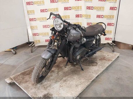 2016 Triumph Bonneville T120, чёрный, 548784 рублей, вид 2