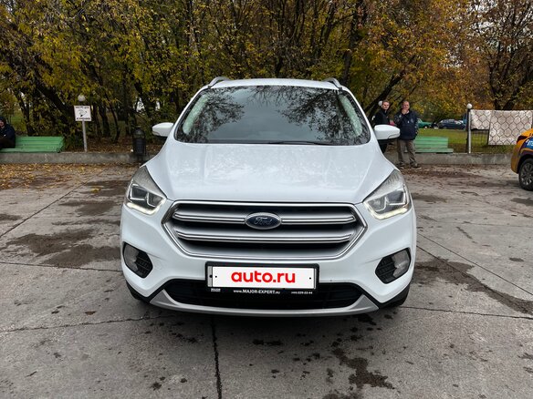 2017 Ford Kuga II Рестайлинг, белый, 1650000 рублей - вид 1