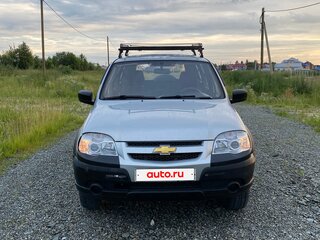 2014 Chevrolet Niva I Рестайлинг, серебристый, 450000 рублей, вид 2