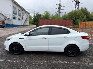 2014 Kia Rio 6-speed III, белый, 710000 рублей, вид 5