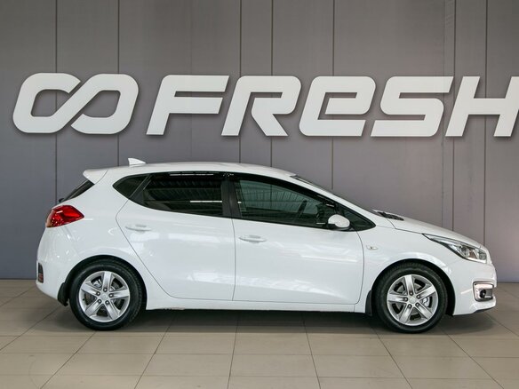 2017 Kia Ceed II Рестайлинг, белый, 1265000 рублей - вид 3