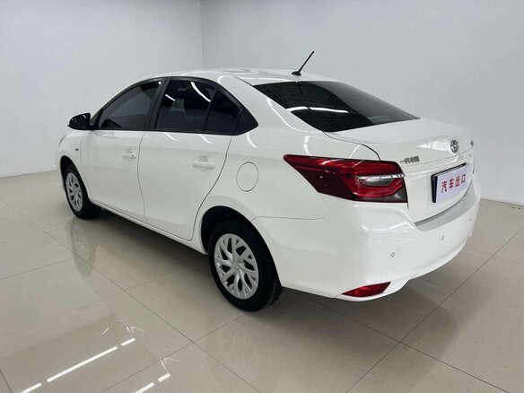 2022 Toyota Vios III Рестайлинг, белый - вид 3