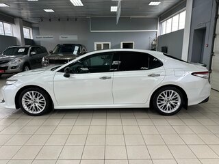 2019 Toyota Camry VIII (XV70), белый, 2900000 рублей, вид 4