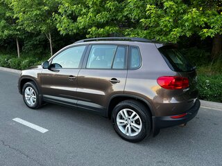 2015 Volkswagen Tiguan I Рестайлинг, коричневый, 1400000 рублей, вид 3