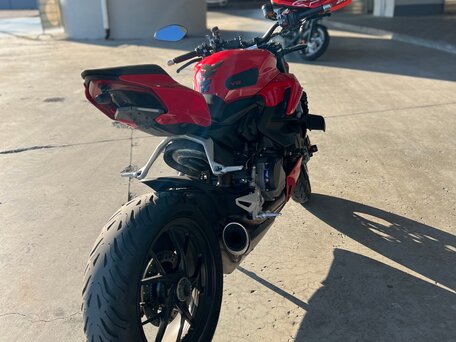 2022 Ducati Streetfighter V2, красный, 1000000 рублей, вид 4