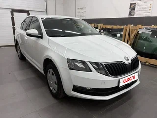 2019 Skoda Octavia III (A7) Рестайлинг, белый, 1780000 рублей, вид 3