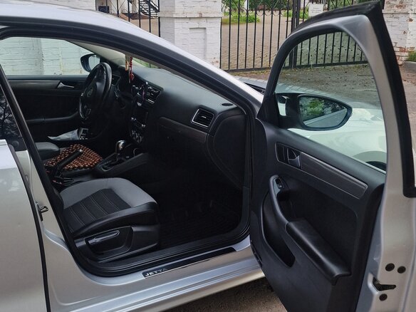 2013 Volkswagen Jetta VI, серебристый, 970000 рублей - вид 11