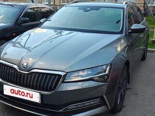2022 Skoda Superb III Рестайлинг, серебристый, 2800000 рублей, вид 4