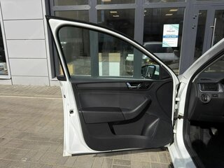 2017 Skoda Rapid I Рестайлинг, белый, 820000 рублей, вид 5