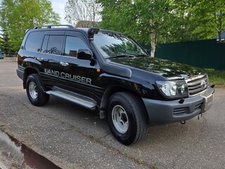 2005 Toyota Land Cruiser 105 100 Series Рестайлинг 2, чёрный, 2650000 рублей, вид 3