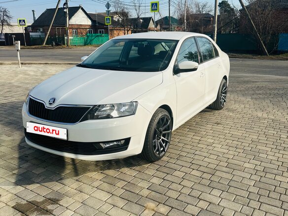 2019 Skoda Rapid I Рестайлинг, белый, 1400000 рублей - вид 2