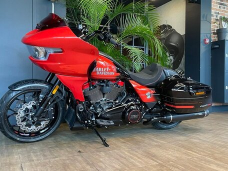 2026 Harley-Davidson CVO Road Glide ST, красный, 6950000 рублей, вид 3