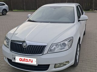 2013 Skoda Octavia II (A5) Рестайлинг, белый, 849000 рублей, вид 3