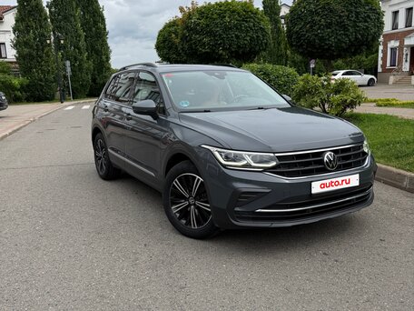 2021 Volkswagen Tiguan II Рестайлинг, серый, 3090000 рублей, вид 2