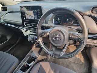 2022 Toyota Aqua II, зелёный, 1280000 рублей, вид 4