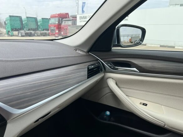 2017 BMW 5 серии 520d xDrive VII (G30/G31/G38), серый, 3300000 рублей - вид 19