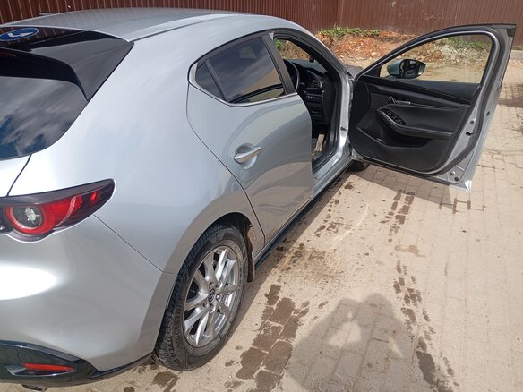2023 Mazda 3 IV (BP), серый, 1670000 рублей - вид 4