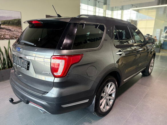 2018 Ford Explorer V Рестайлинг 2, серый, 2900000 рублей - вид 18