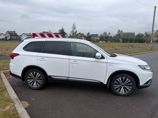 2021 Mitsubishi Outlander III Рестайлинг 3, белый, 2547144 рублей, вид 3