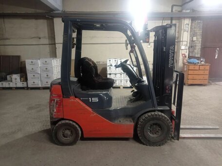 2010 Toyota 02-8FDF15, красный, 470000 рублей, вид 1
