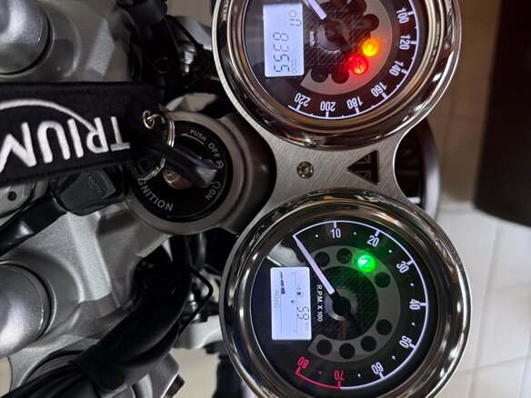 2024 Triumph Speed Twin, пурпурный, 1400000 рублей - вид 9